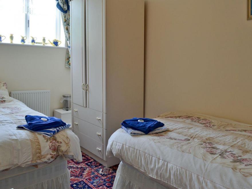 Waverley Cottage- Beechings Mews