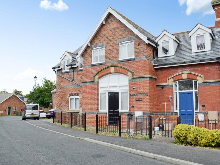 Waverley Cottage- Beechings Mews