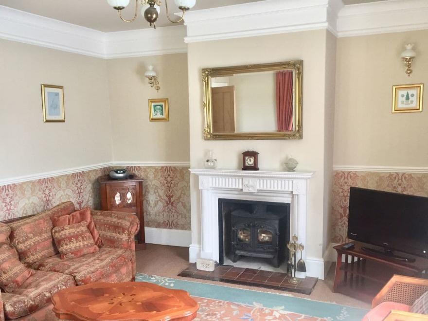 Rose Garden Cottage - E2817