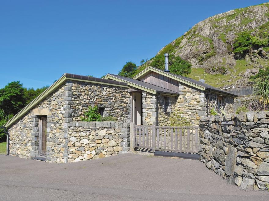 Bwthyn Llwynog - HW7739