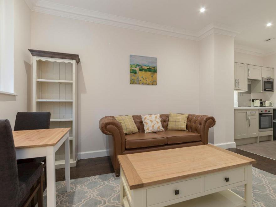 Hexham House Apartment 2 - UK3193