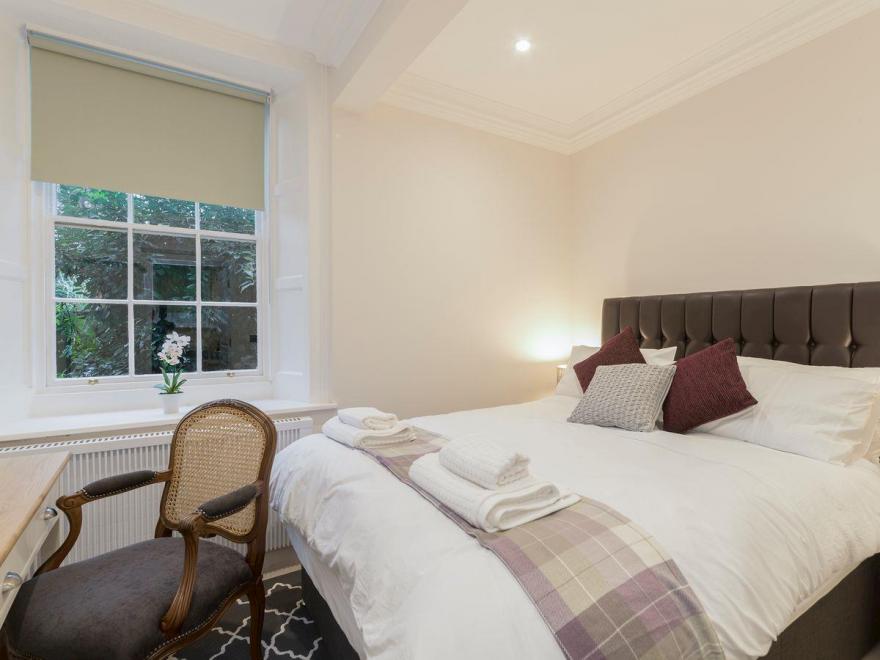 Hexham House Apartment 2 - UK3193