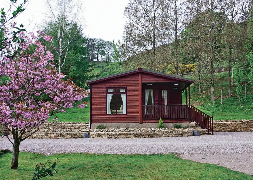 Holly's Lodge - E4072