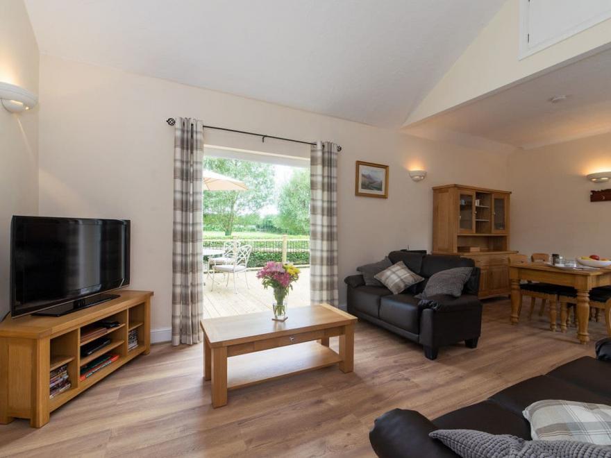 1  Luckington Stables-W8321