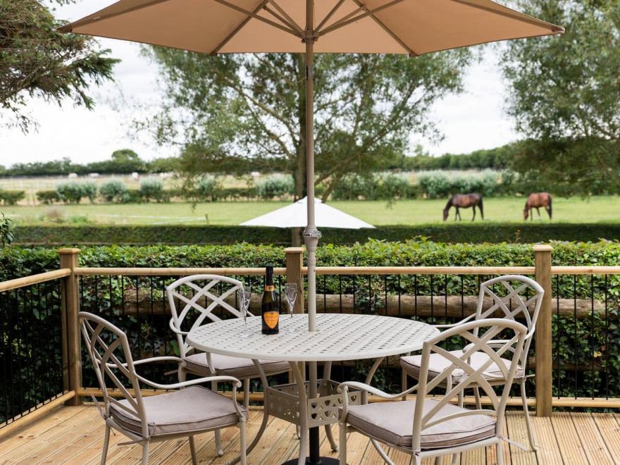 1  Luckington Stables-W8321