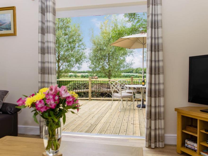 2 Luckington Stables-W8322