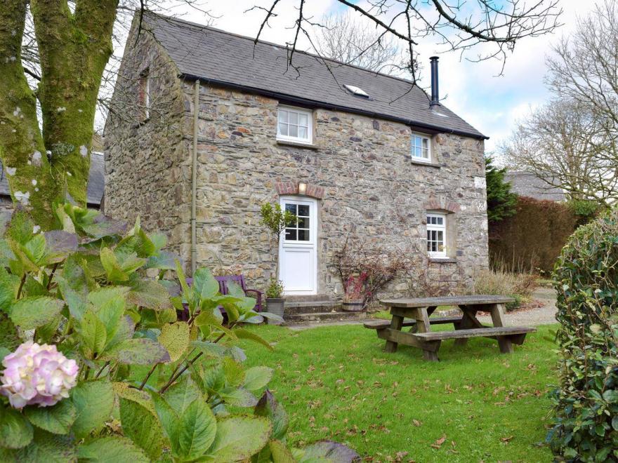 Carthouse Cottage - W42500