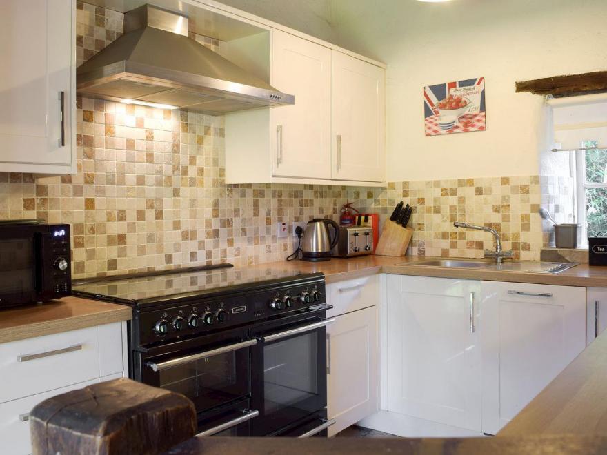 Granary Cottage - W42501