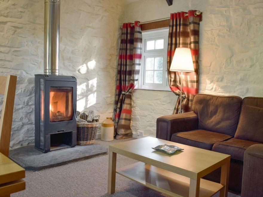 Corner Cottage - W42503