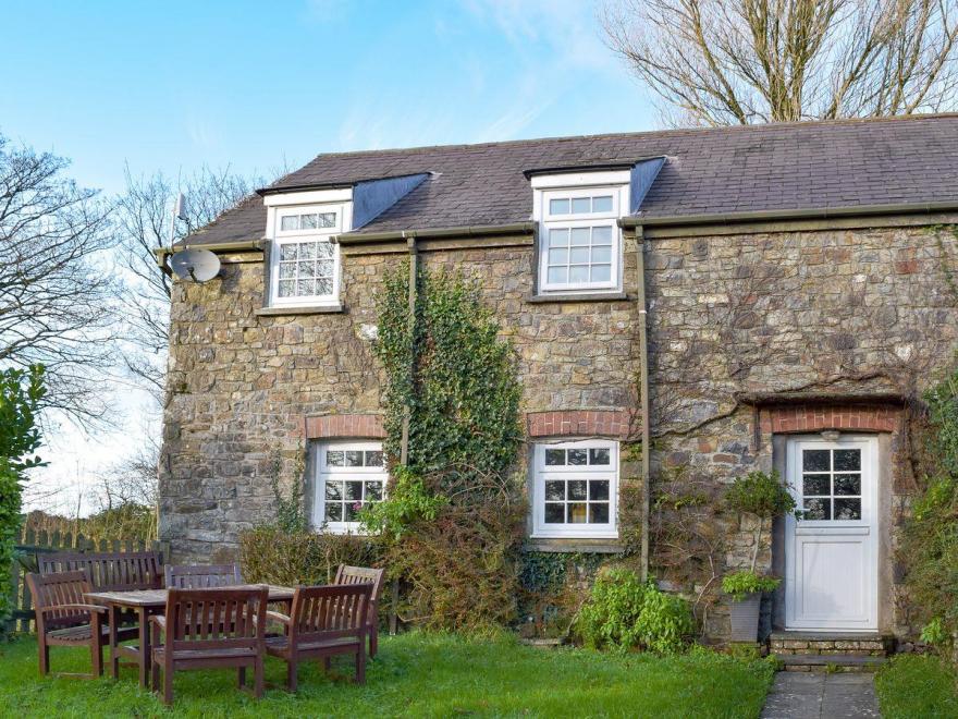 Lake Cottage - W42506