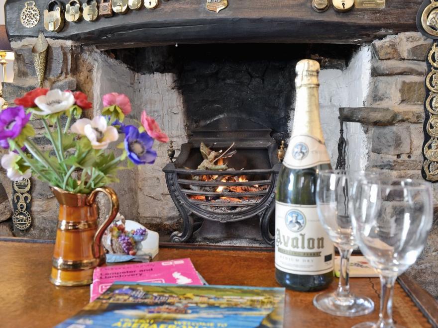 Polly Cottage - W42568