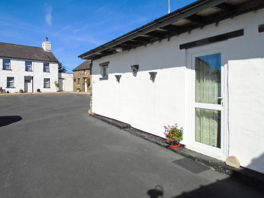 Henny Penny Cottage - W42569