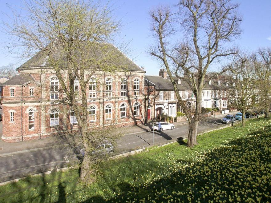 Flat 5 Victoria Bar Apts