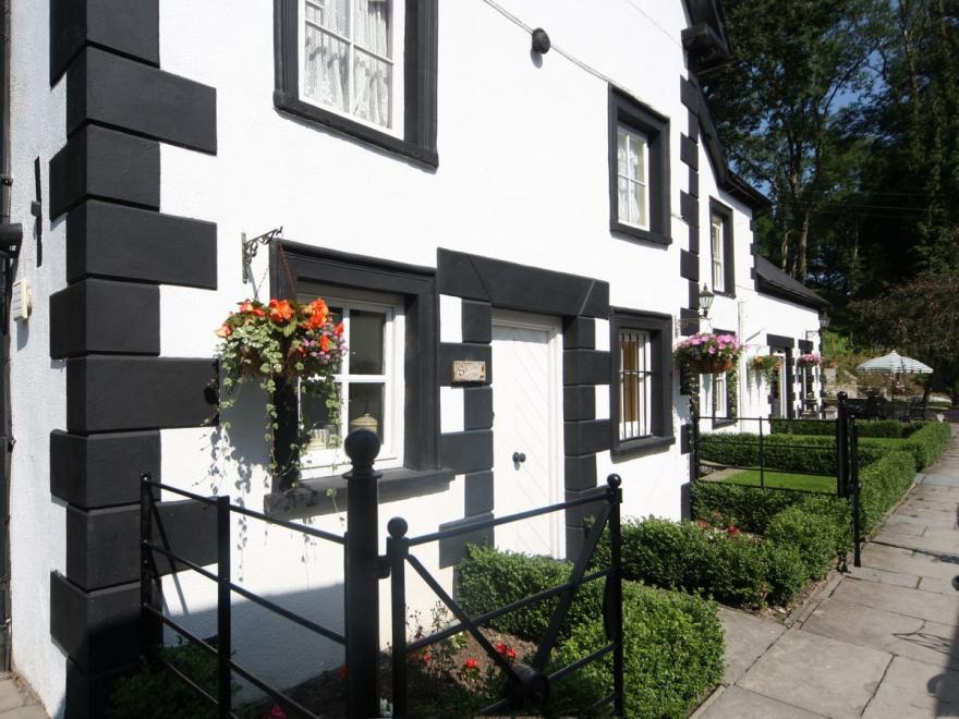 Sherrifs Lodge - HW7730