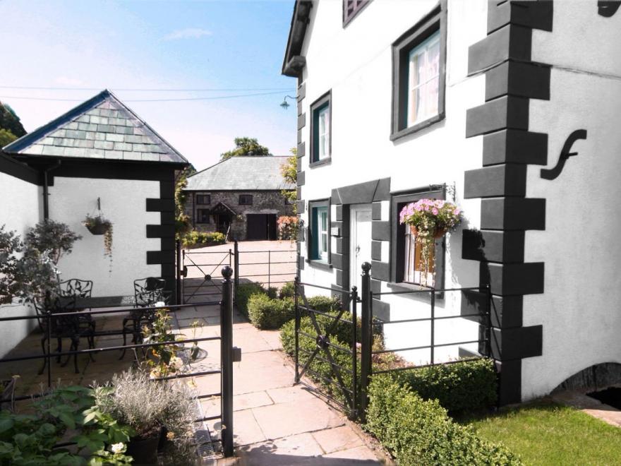 Sherrifs Lodge - HW7730