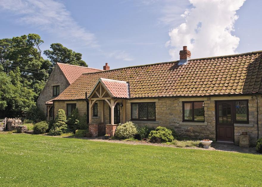 Little Manor Cottage - E3631