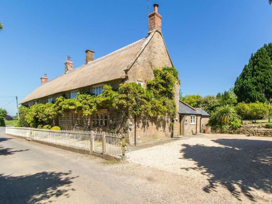 Atherstone Farm Cottage - UKC2775