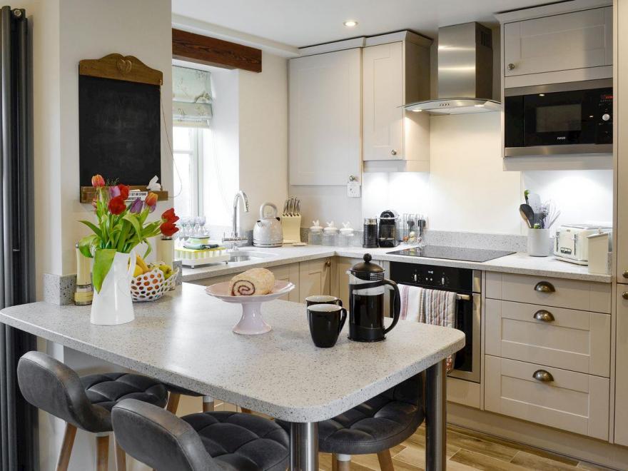 Woodland Cottage - UK6555