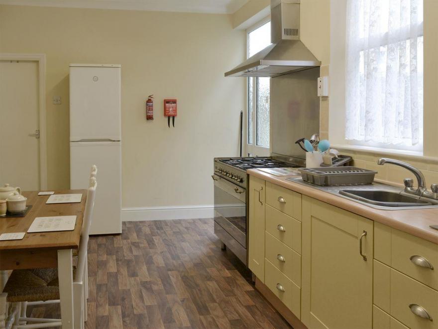 Sunnyside Holiday Apartment 1 - UK2433