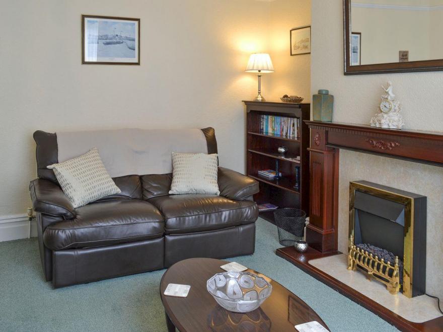 Sunnyside Holiday Apartment 1 - UK2433