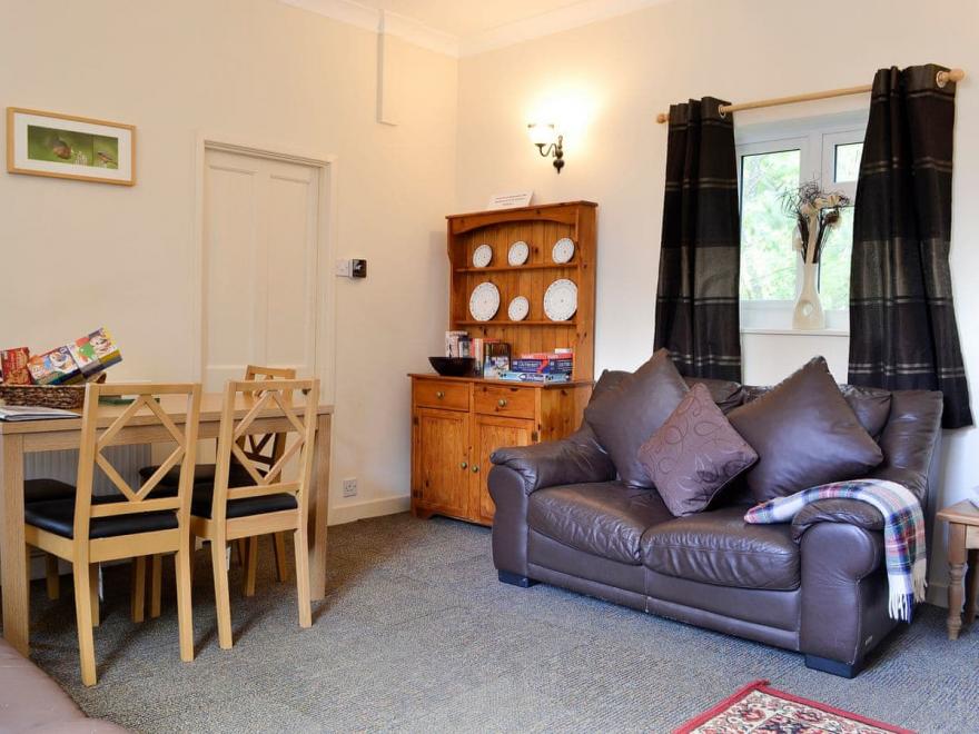 Duckegg Cottage - UK10247