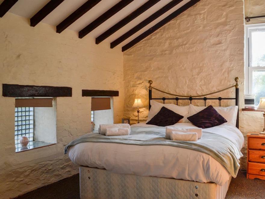 Rowan Cottage - UK10249