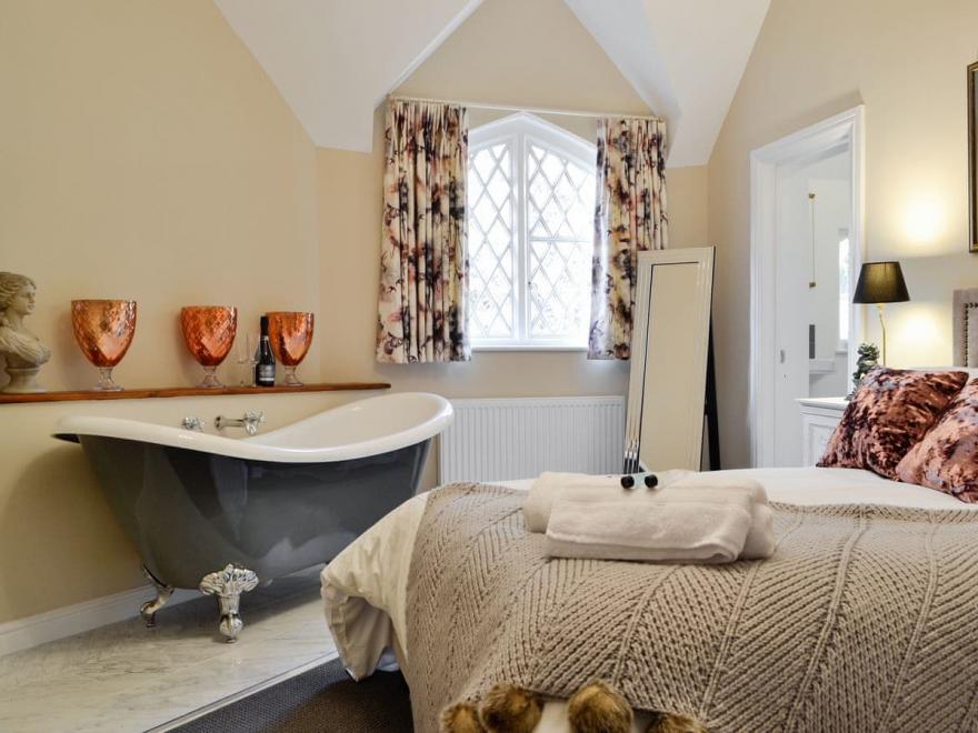 The Coach House - UK10337