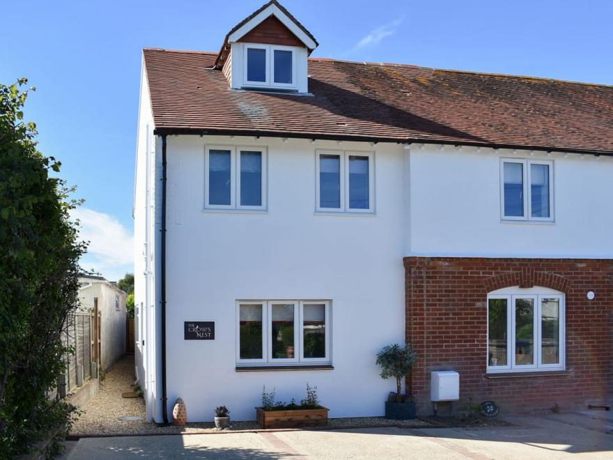 The Crow's Nest Cottages in Isle of Wight sleeping 4