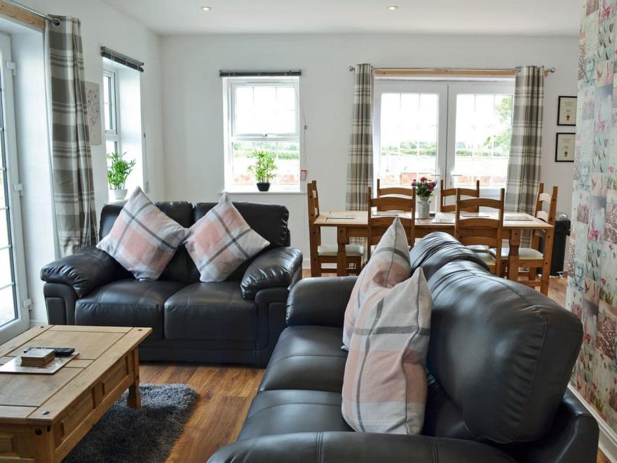 Lola's Cottage - UK11451