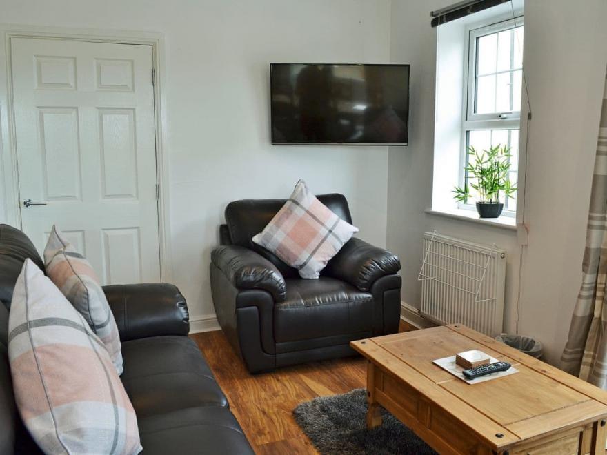 Lola's Cottage - UK11451