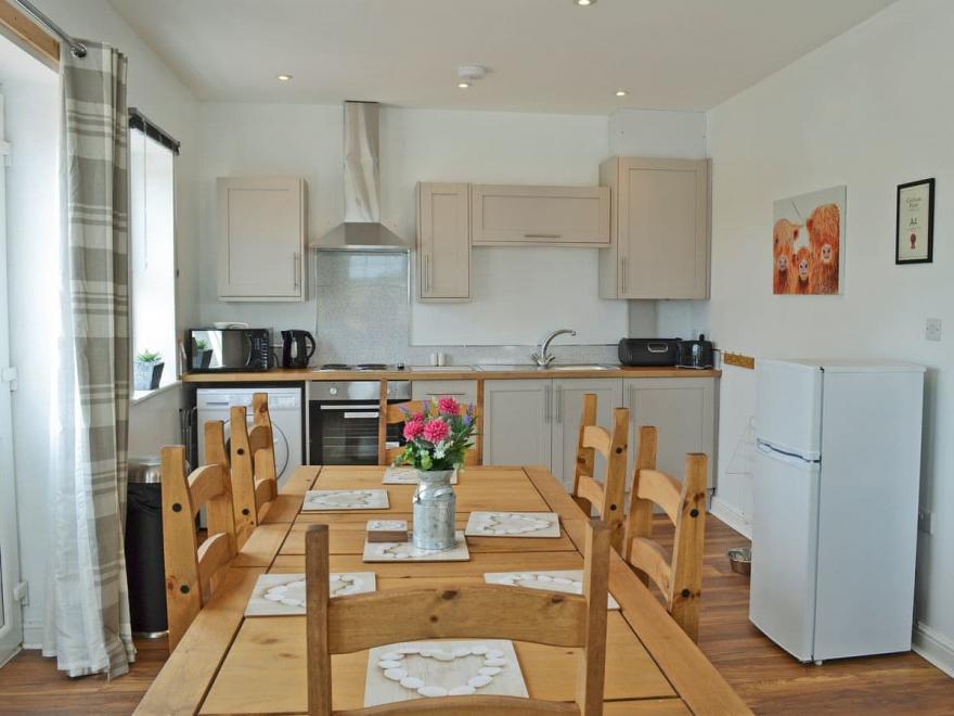 Lola's Cottage - UK11451