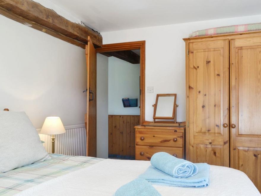 Mountain View-UK11825