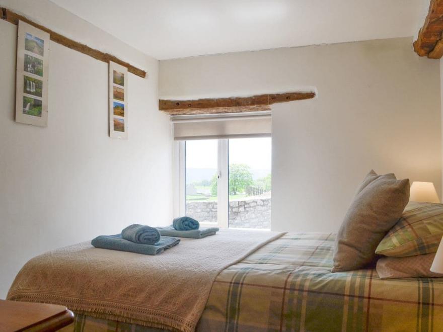 Mountain View-UK11825