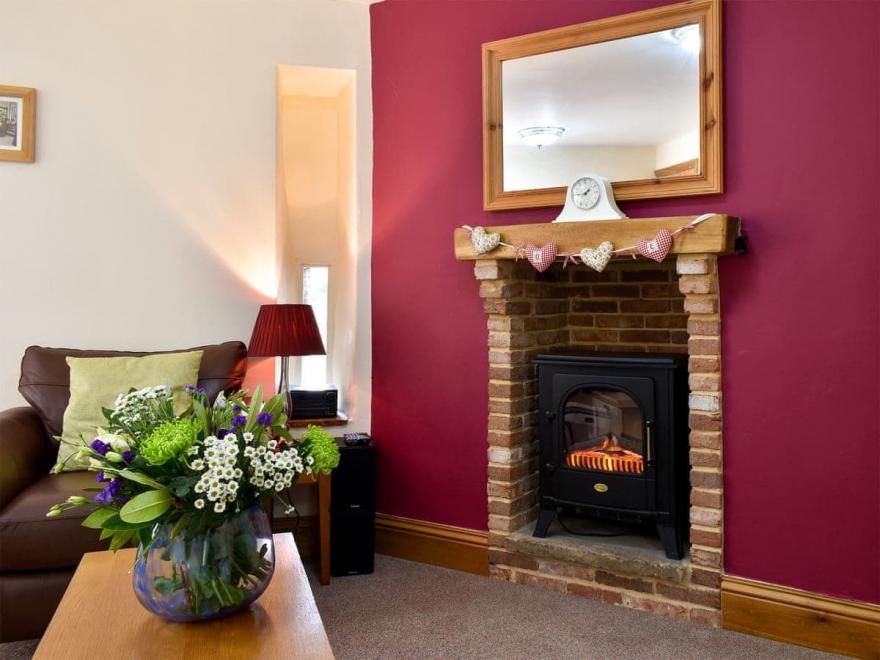 Rose Cottage - UK12147