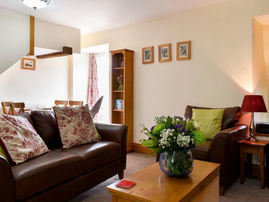 Rose Cottage - UK12147