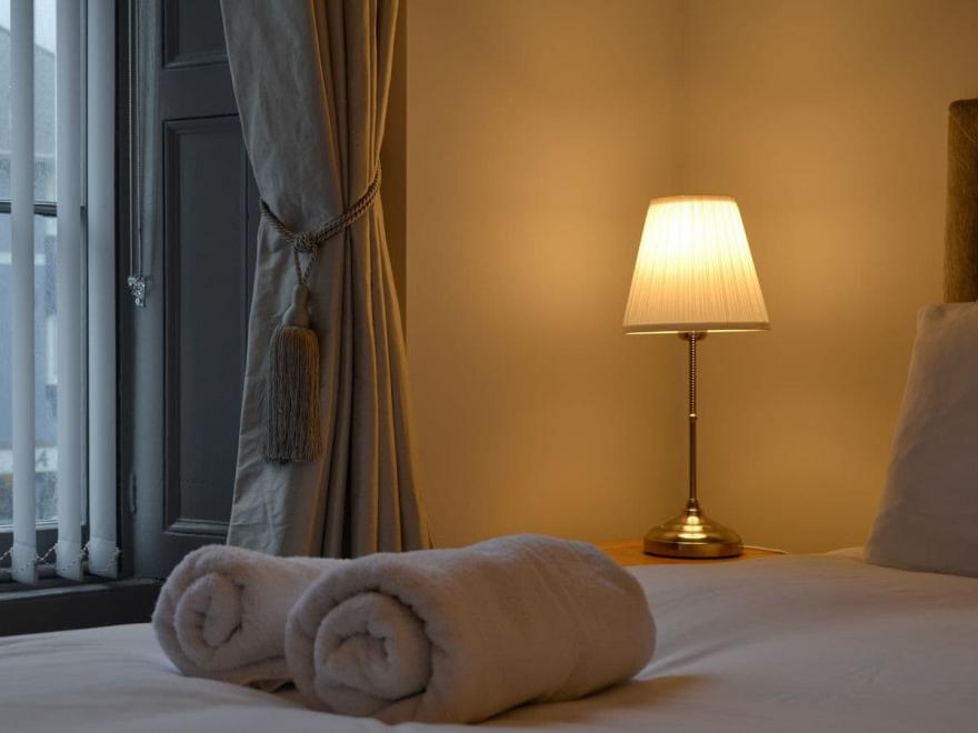 Grosvenor House One - UK12676