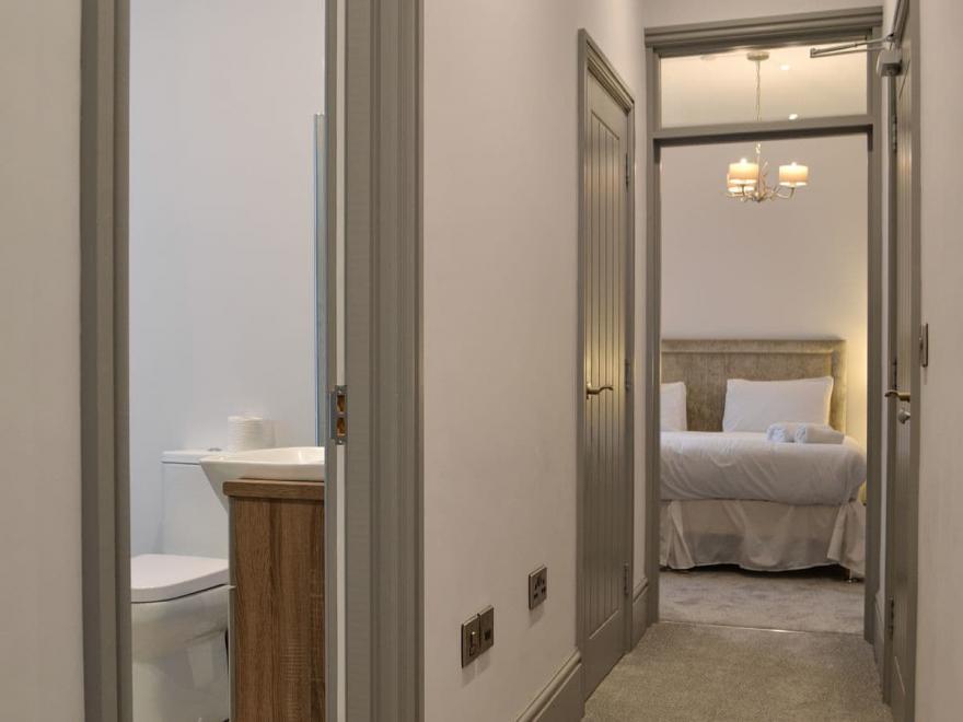 Grosvenor House One - UK12676