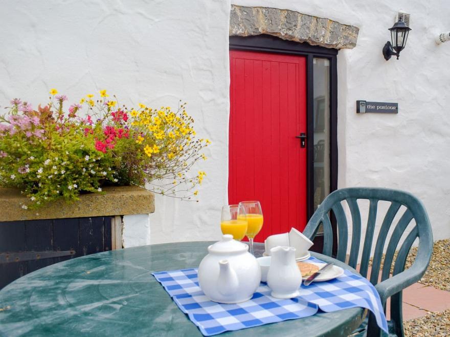 The Parlour - UK6717