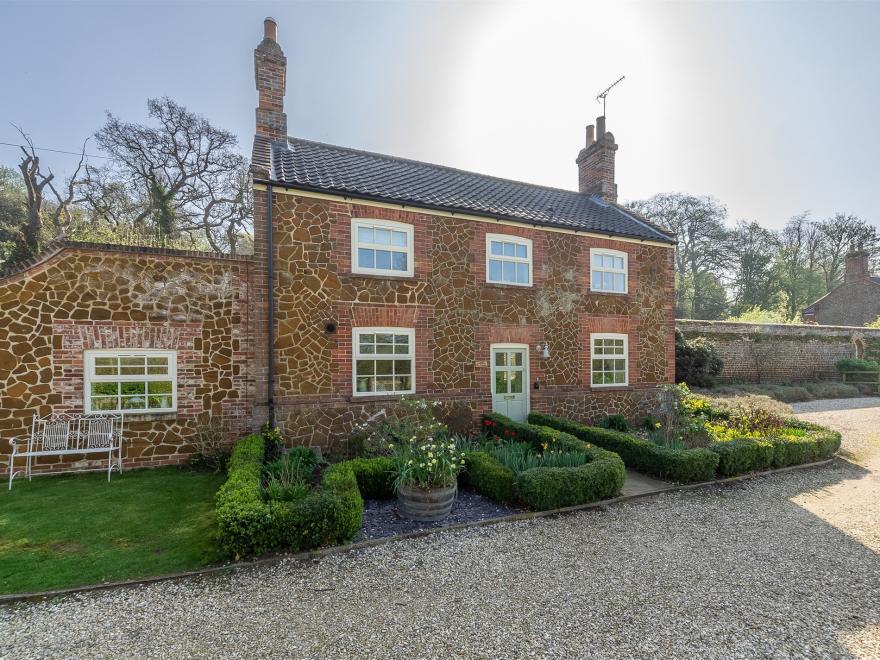 Cottage in Ingoldisthorpe, Norfolk