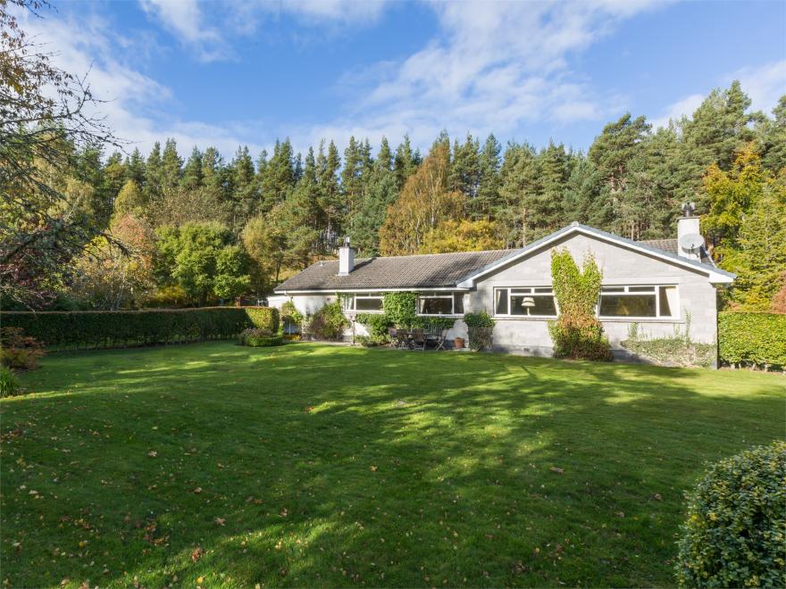 Cottage in Tomatin, The Highlands