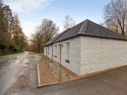 Cottage in Kinlocheil, The Highlands