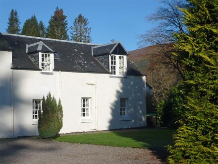 Cottage in Kinlocheil, The Highlands