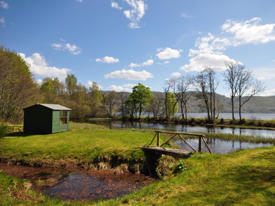 Cottage in Loch Ness, The Highlands