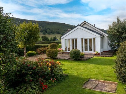 Bungalow in Llanfihangel-Crucorney, South Wales