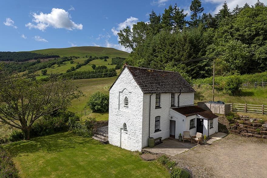 Cottage in Talybont-on-Usk, Mid Wales