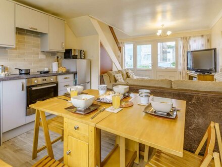 Log Cabin in Freshwater East, West Wales