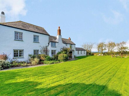 Cottage in Widemouth Bay 3.5 miles NE, North Cornwall