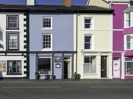 Apartment in Aberdovey, North Wales