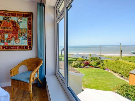 Bungalow in Ogmore-By-Sea, South Wales