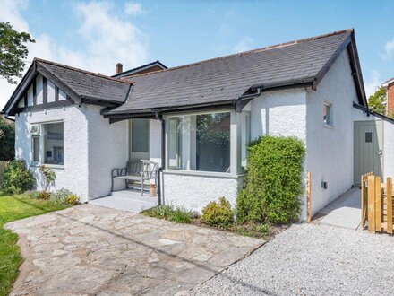 Bungalow in Sway, Hampshire